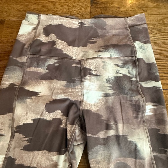 Reebok Women's Getaway High Rise Print 7/8
Leggings with Pockets. Small - Picture 6 of 10